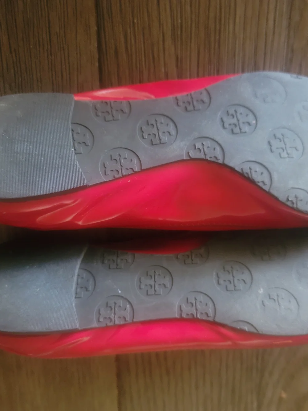 Tory Burch Red Patent Leather Logo Ballet Flats - Picture 2 of 5